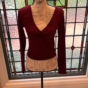 Burgundy V-neck cropped sweater long sleeve size small